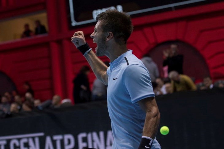 Borna Ćorić spasio tri meč lopte i u tijesnoj završnici svladao Carrena-Bustu