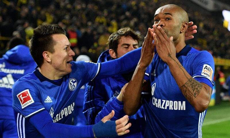 VIDEO: Ludnica u Dortmundu, Schalke gubio 4:0 pa uzeo bod u najvećem derbiju