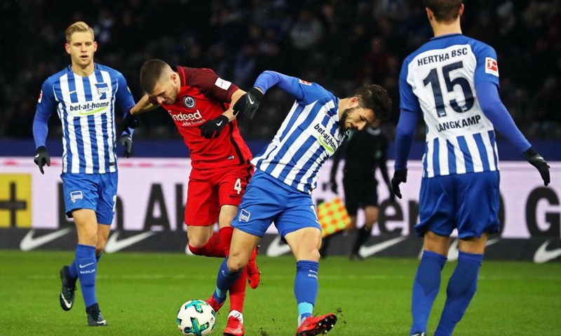 VIDEO: Kovačev Eintracht krasnim golovima odnio sva tri boda iz Berlina