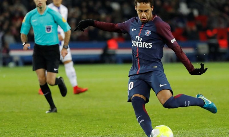 VIDEO: Amiensov vratar ružnim i nepotrebnim prekršajem pomogao PSG-u