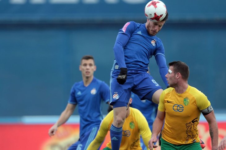 Angelo Henriquez na izlaznim vratima Dinama