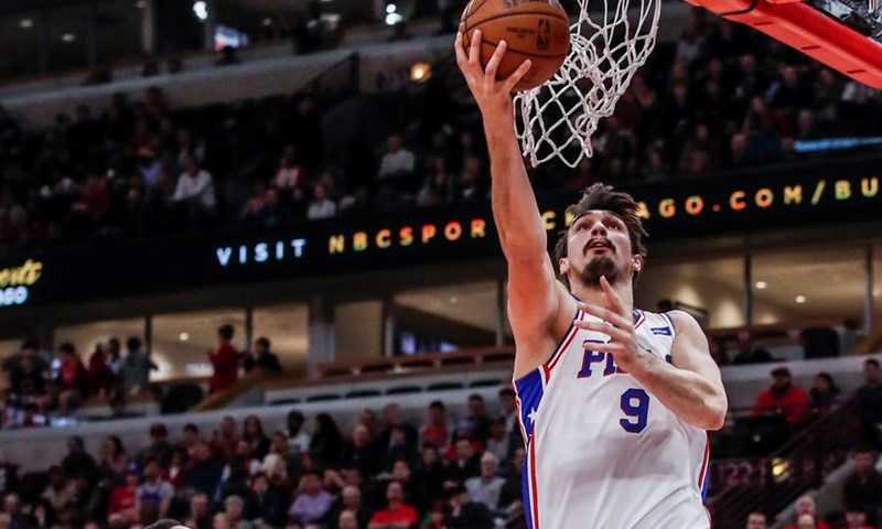 VIDEO: Sjajni Šarić vodio 76erse do pobjede, spektakularan povratak Curryja, LeBron ostao bez poklona za rođendan