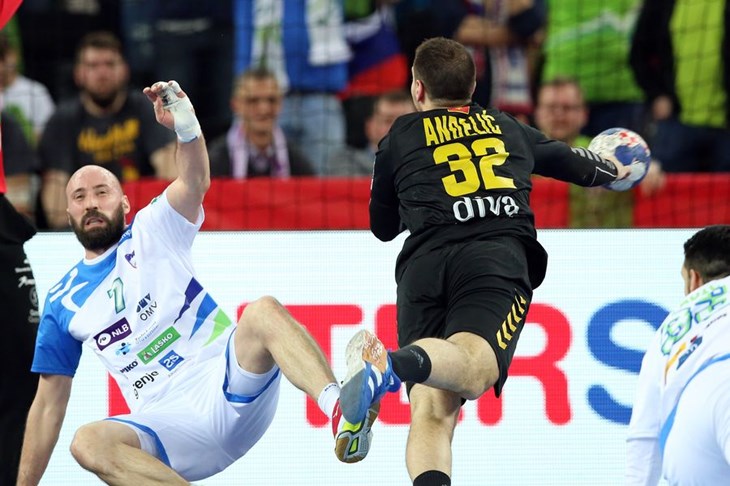 Slovenija uvjerljivim drugim poluvremenom izborila prolaz i poslala Crnogorce kući