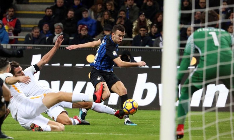 VIDEO: Brozović asistirao za kasni pogodak i remi Intera u derbiju