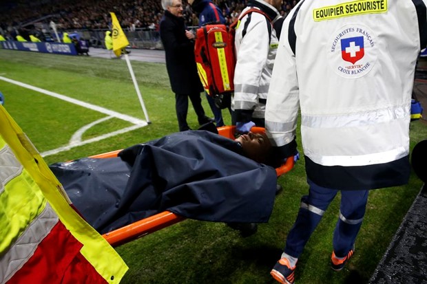 VIDEO: Depay majstorski donio Lyonu pobjedu u derbiju protiv PSG-a, Mbappe na nosilima napustio travnjak