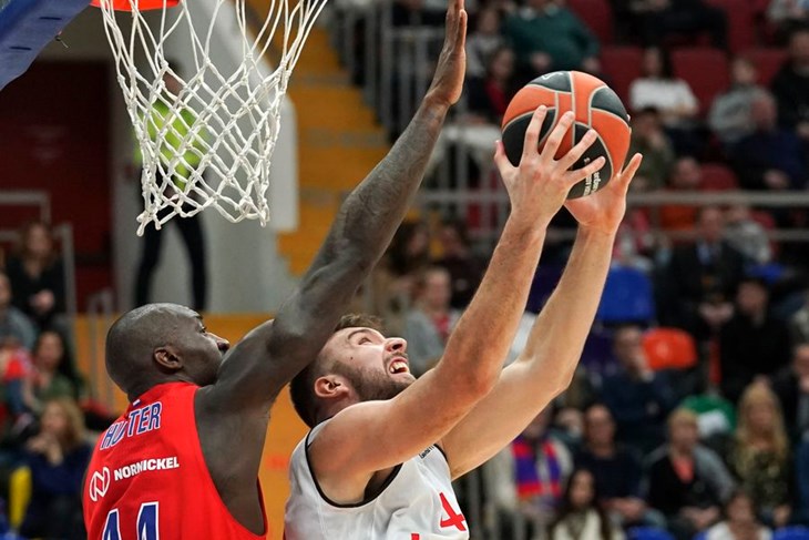 Zvezda iznenadila Olympiakos, Fenerbahče teže od očekivanog slavio protiv Barcelone