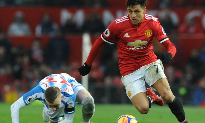 VIDEO: Sanchez izborio penal pa zabio iz drugog pokušaja, United glatko slavio protiv Huddersfielda