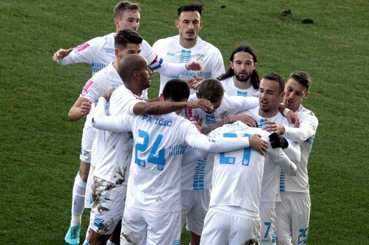 VIDEO: Impresivna Rijeka razmontirala Istru 1961 na Rujevici, Antonio-Mirko Čolak predstavio se golom