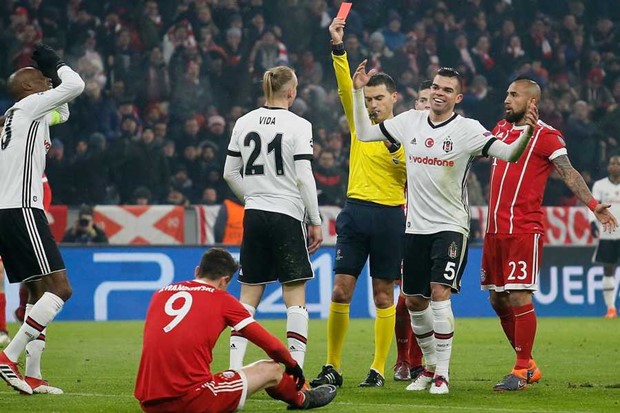 VIDEO: Domagoj Vida rano pocrvenio i ostavio suigrače na cjedilu, Bayern razbio Bešiktaš