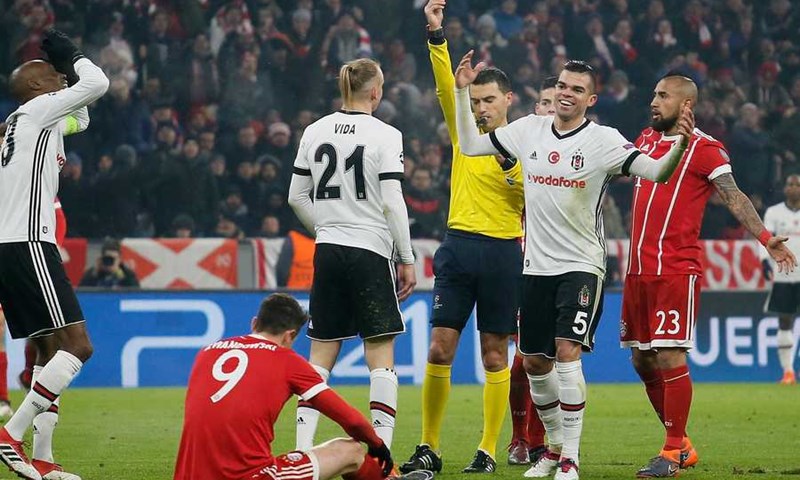 VIDEO: Domagoj Vida rano pocrvenio i ostavio suigrače na cjedilu, Bayern razbio Bešiktaš