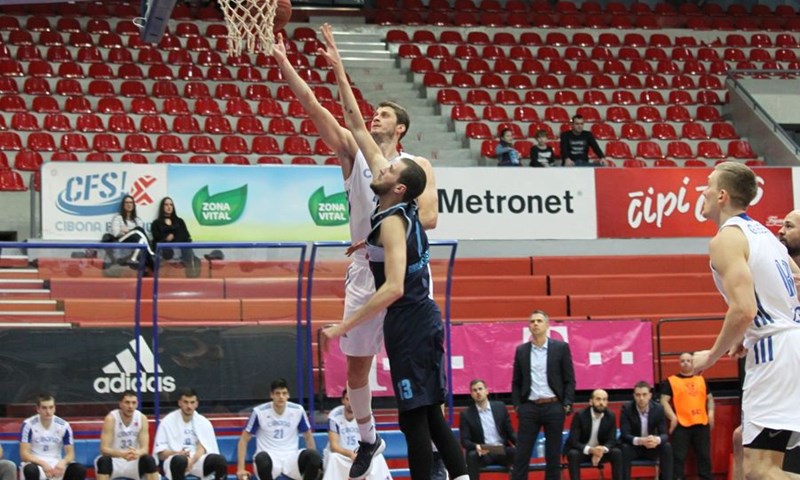 Cibona slavila u Draženovu domu, Kaštela zamrznuta na -60