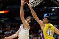 VIDEO: Lakersi se poigrali sa Sunsima, Bender i Zubac dobili priliku kada su "veliki dečki" otišli na odmor