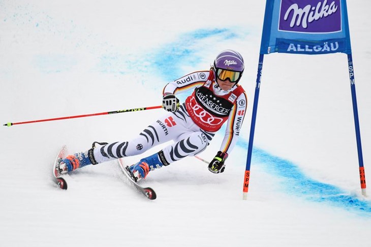 Rebensburg na korak do Malog kristalnog globusa u veleslalomu, Shiffrin ispala iz konkurencije