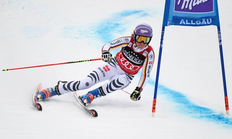 Rebensburg na korak do Malog kristalnog globusa u veleslalomu, Shiffrin ispala iz konkurencije