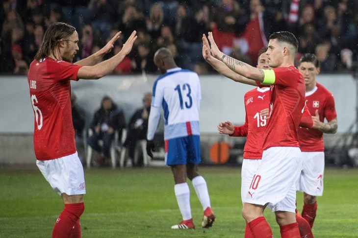 Švicarci u problemima: Granit Xhaka ozlijedio koljeno i u suzama napustio travnjak