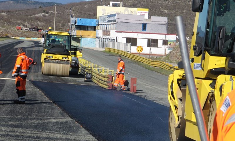 Na Automotodromu Grobnik položeni prvi metri novog asfalta