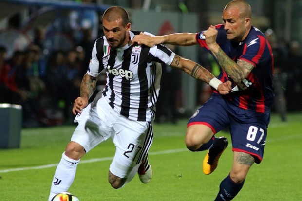 VIDEO: Juventus kiksao kod Crotonea, Napoli na minus četiri uoči utakmice sezone