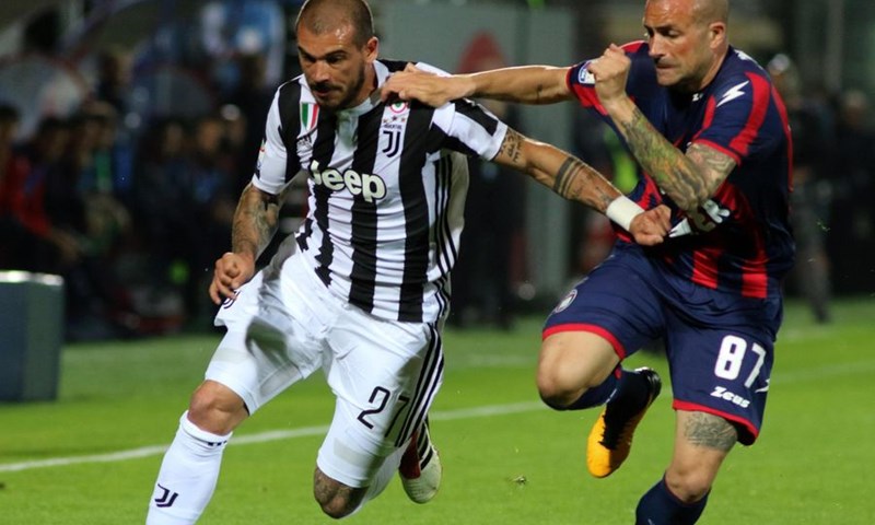 VIDEO: Juventus kiksao kod Crotonea, Napoli na minus četiri uoči utakmice sezone