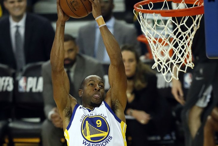 VIDEO: Rocketsi pregaženi i poniženi u Oaklandu, Curry nezaustavljiv