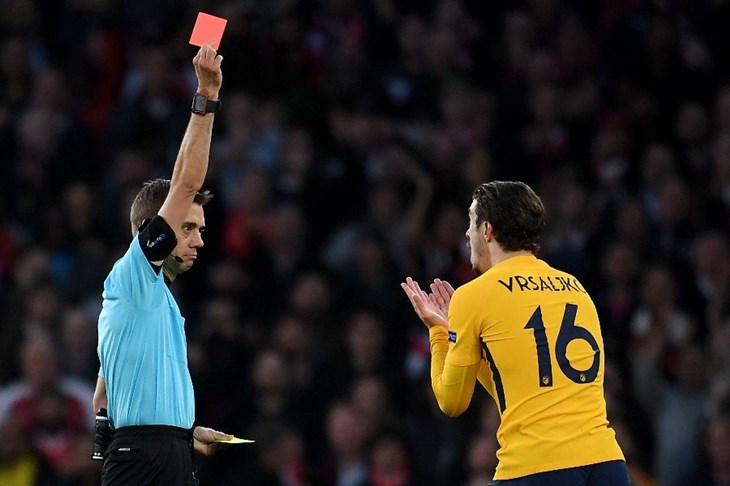 VIDEO: Šime Vrsaljko pocrvenio nakon devet minuta utakmice