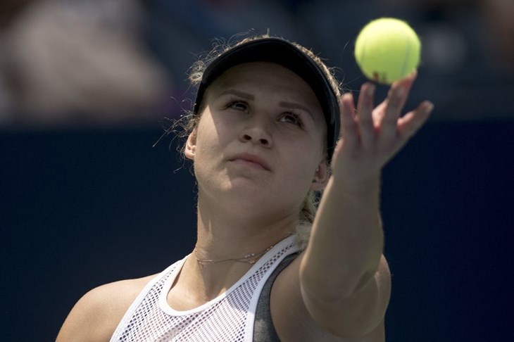 Fett zaustavljena u osmini finala, Peterson slavila u dva seta