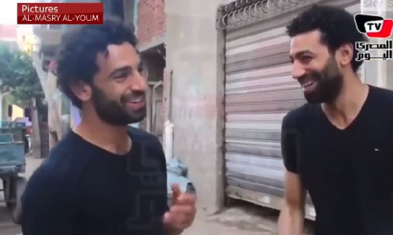 FANATIK: Mohamed Salah u druženju s gotovo identičnim sunarodnjakom