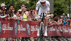 Tom Dumoulin slavio u prvoj etapi Gira, Chris Froome nakon pada 21.