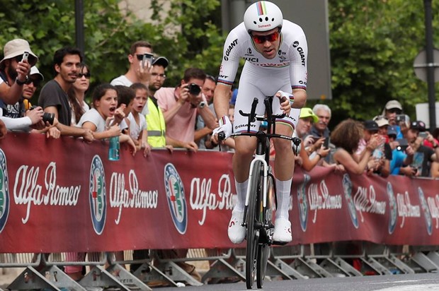 Tom Dumoulin slavio u prvoj etapi Gira, Chris Froome nakon pada 21.