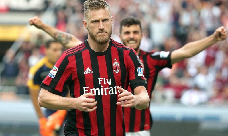 VIDEO: Raspucani Milan poslao Veronu u Serie B
