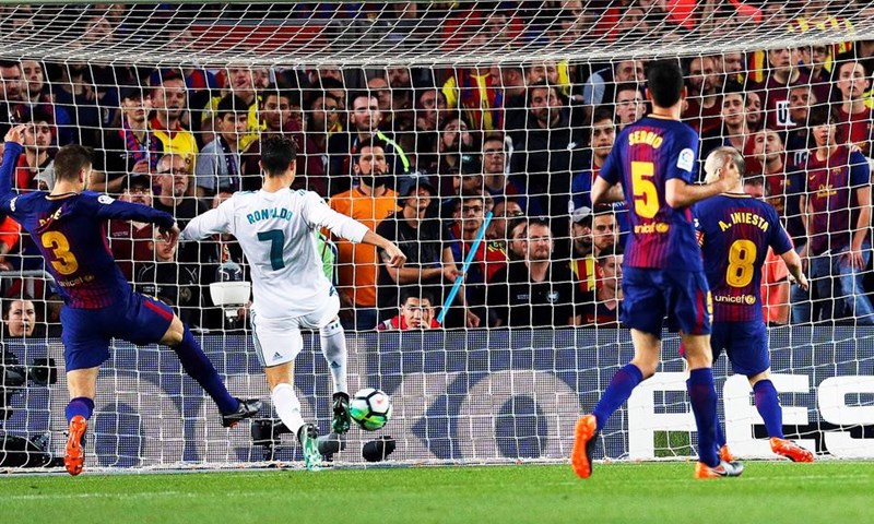 VIDEO: Barcelona s igračem manje do remija u El Clasicu uz dolazak na korak do sezone bez poraza