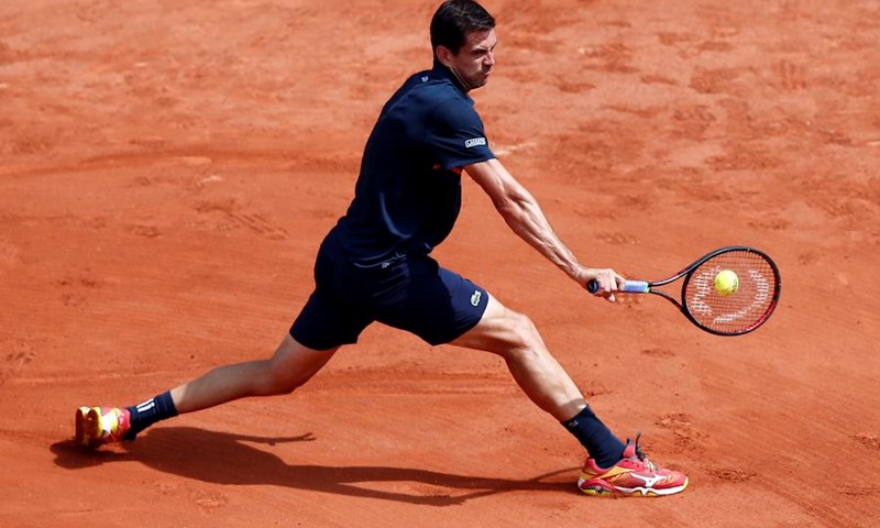 Wawrinka zaustavljen već na startu, Đoković i Thiem slavili u tri seta