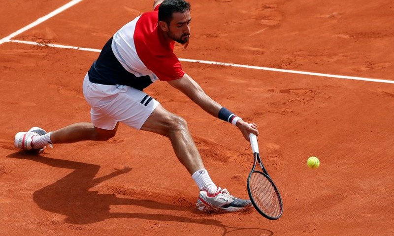 Čilić se mučio sa servisom, ali ipak pobijedio Hurkacza i ušao u treće kolo Roland Garrosa