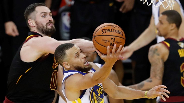 VIDEO: Warriorsi slavili u produžetku, Smith se pogubio na kraju, još jedan epski nastup Jamesa