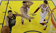 VIDEO: Rekordni Curry napunio koš Cavaliersa i odveo Warriorse do 2-0