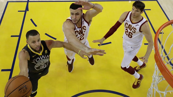 VIDEO: Rekordni Curry napunio koš Cavaliersa i odveo Warriorse do 2-0