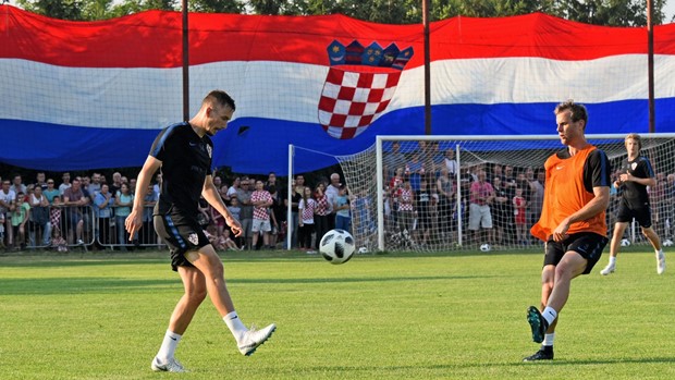 Trening Hrvatske u Bogdanovcima pred oko tisuću navijača