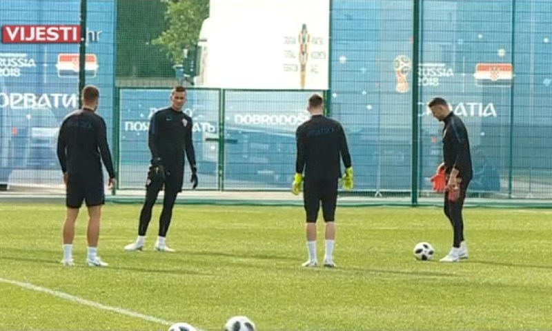 FANATIK: Vatreni su bezbrižno trenirali, ali onda je uslijedio hladan tuš