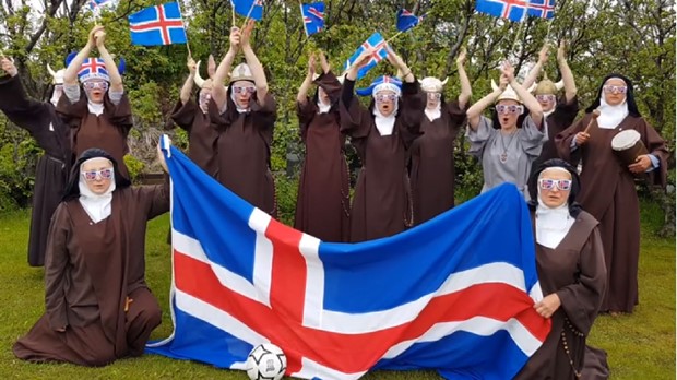 FANATIK: Islandske redovnice nastupaju