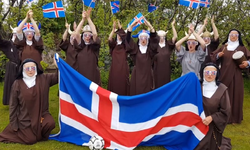 FANATIK: Islandske redovnice nastupaju