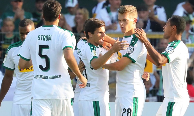 Borussia Mönchengladbach bez milosti protiv niželigaša, Kiel do preokreta protiv 1860 Münchena