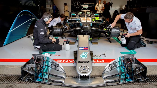 Lewis Hamilton na pole positionu, obje Force Indije u prva četiri