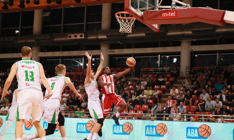 Zvezda u drugom poluvremenu razbila Olimpiju i prošla u polufinale Superkupa
