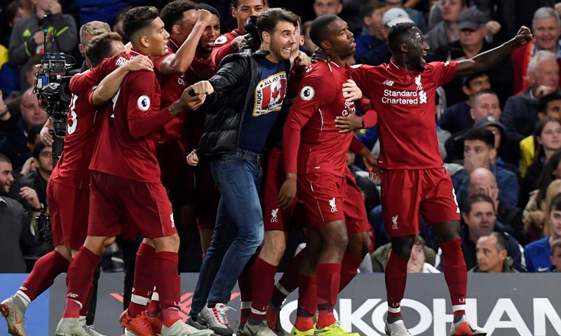 VIDEO: Sjajan pogodak Sturridgea donio Liverpoolu bod, Kovačić asistirao Hazardu