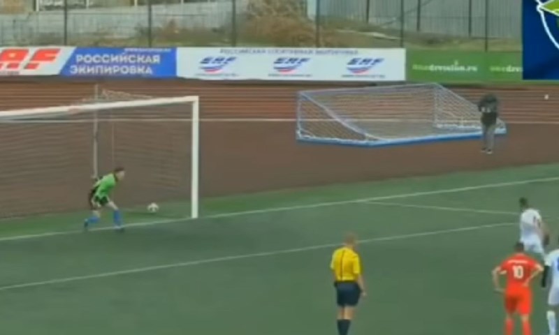 FANATIK: Čudesno izvođenje penala, šut i salto unatrag!
