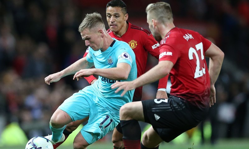 VIDEO: Newcastle nije izdržao s igračem manje, Wolvesi do pobjede u 94. minuti