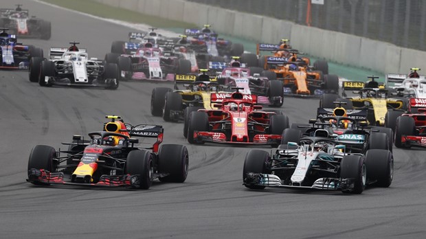 Verstappen: "Alonso, Vettel, Ricciardo i ja lako bi bili prvaci s Mercedesovim bolidom"