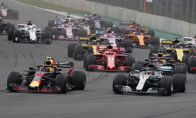 Verstappen: "Alonso, Vettel, Ricciardo i ja lako bi bili prvaci s Mercedesovim bolidom"