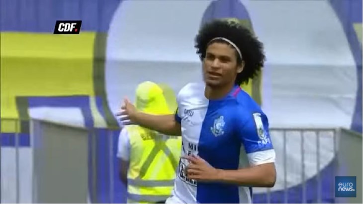 FANATIK: Proslava pogotka za pamćenje, zabio gol pa zaprosio djevojku