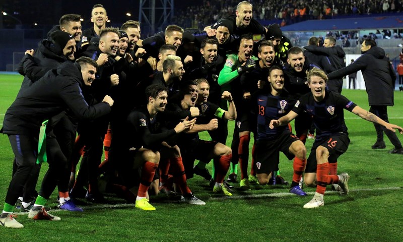 Tri velika plusa - Tin Jedvaj, Zlatko Dalić, pun Maksimir