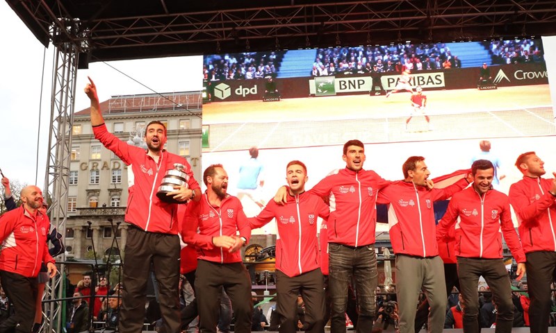 Hrvatska Davis Cup reprezentacija doputovala u Zagreb, doček organiziran na Trgu bana Jelačića